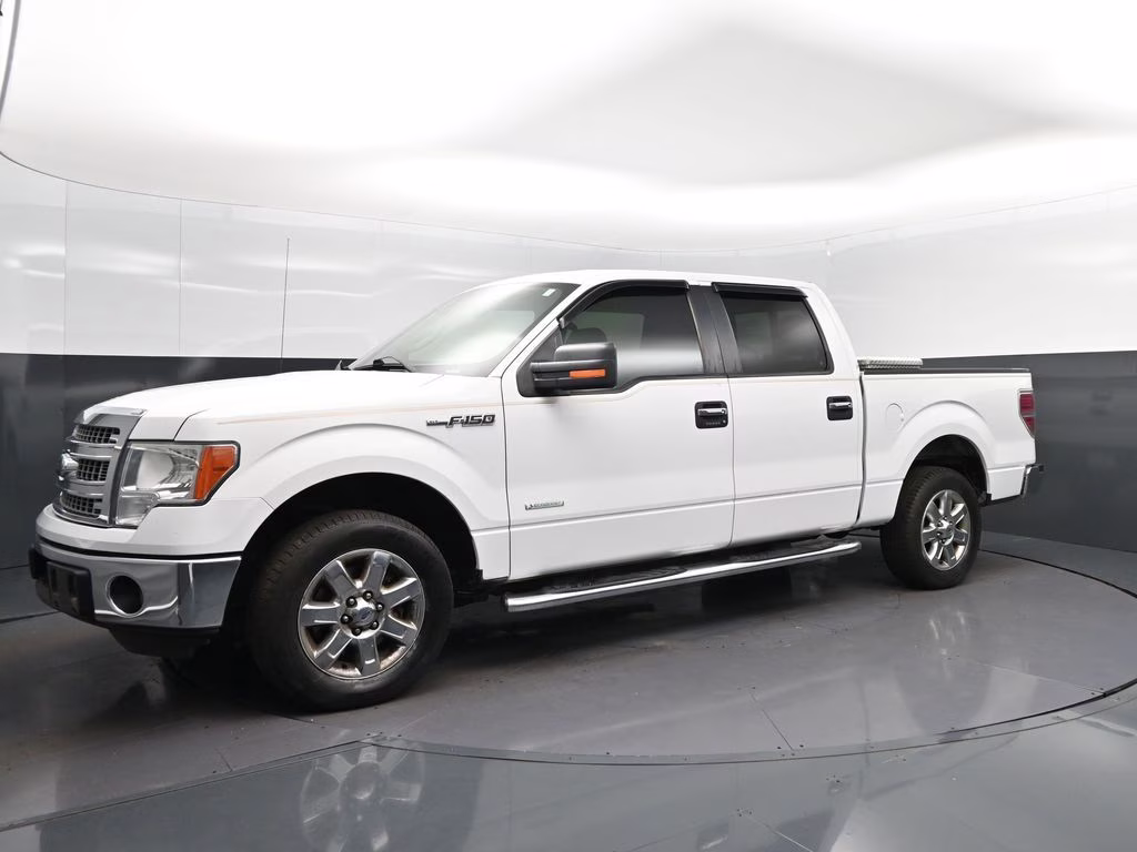 2013 Oxford White Ford F-150 XLT RWD Truck