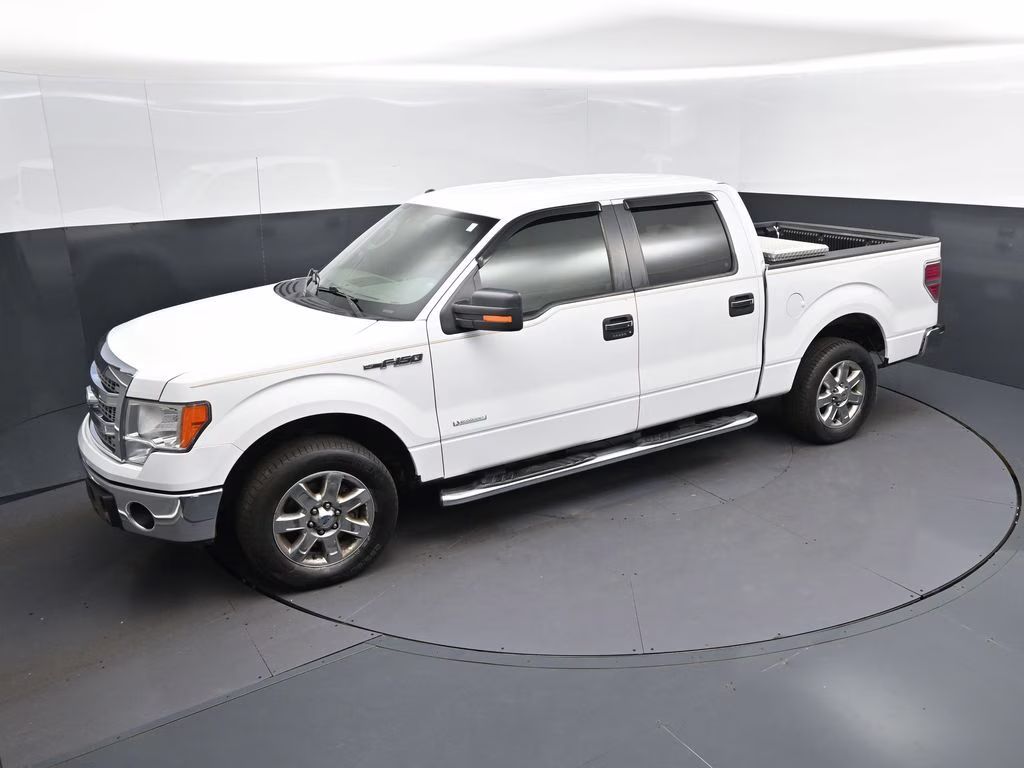 2013 Oxford White Ford F-150 XLT RWD Truck