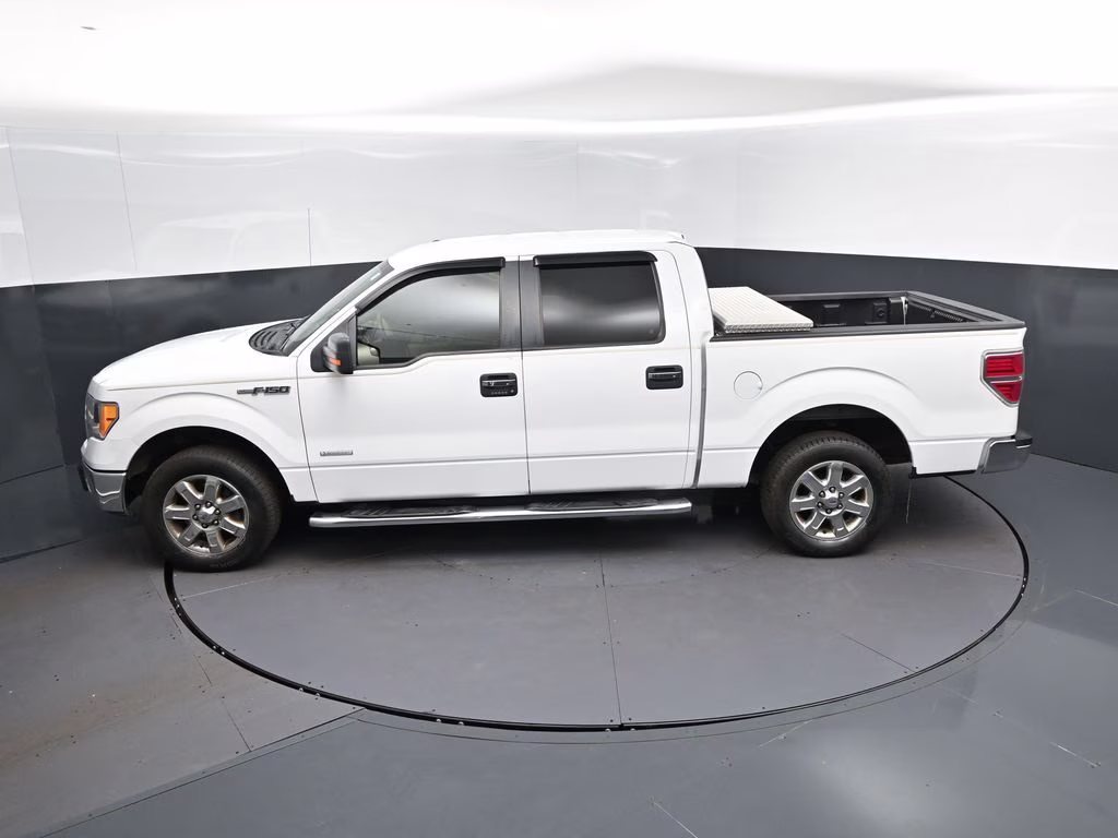 2013 Oxford White Ford F-150 XLT RWD Truck