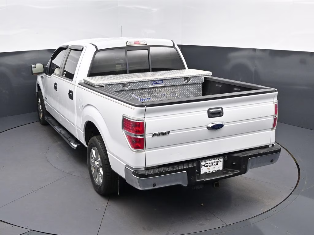 2013 Oxford White Ford F-150 XLT RWD Truck
