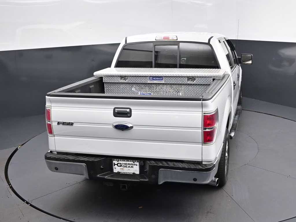 2013 Oxford White Ford F-150 XLT RWD Truck