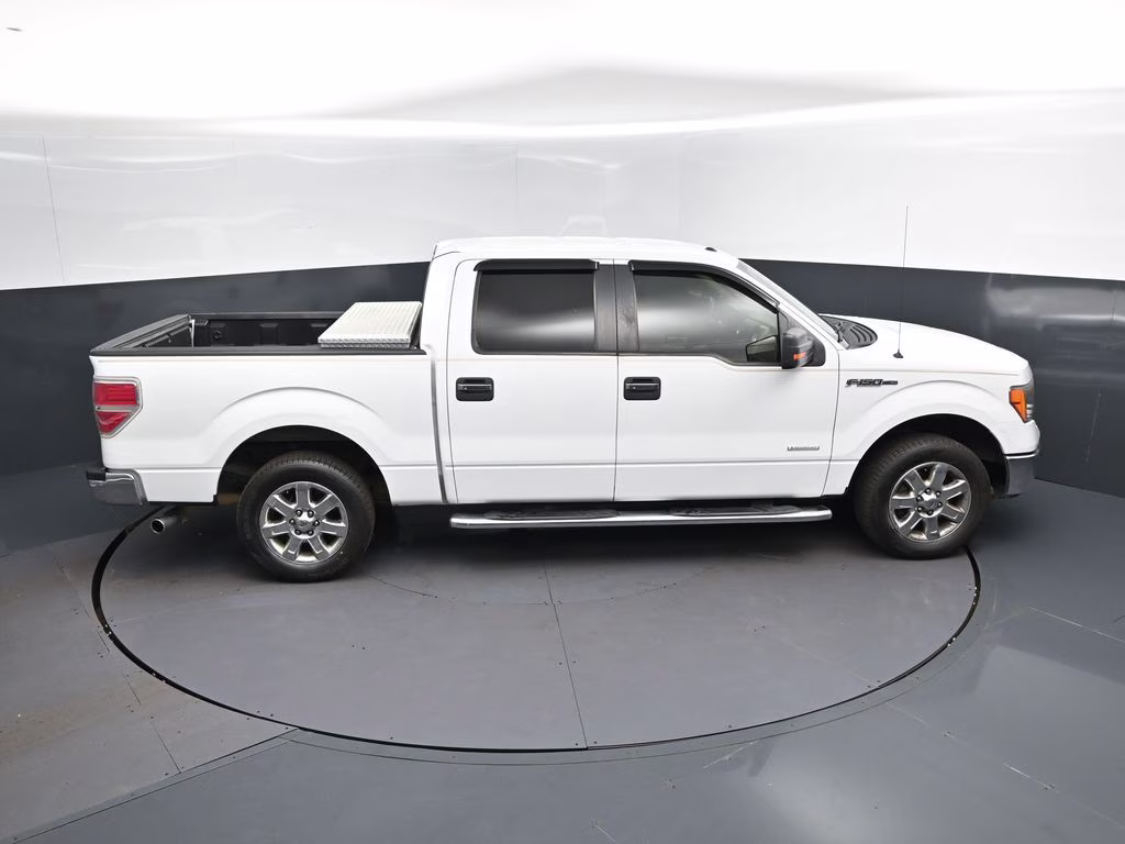 2013 Oxford White Ford F-150 XLT RWD Truck