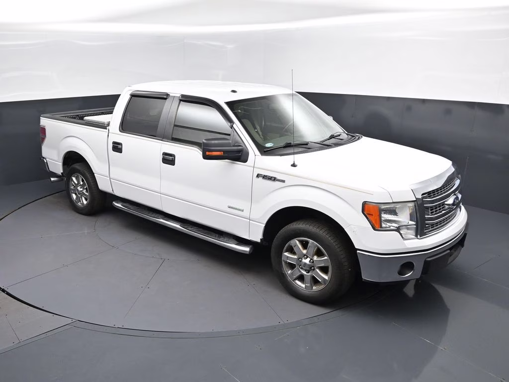 2013 Oxford White Ford F-150 XLT RWD Truck