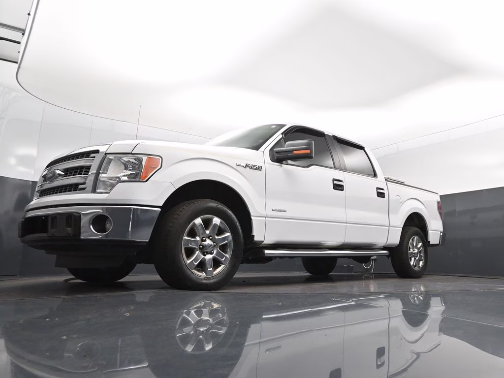 2013 Oxford White Ford F-150 XLT RWD Truck