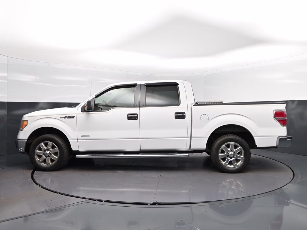2013 Oxford White Ford F-150 XLT RWD Truck