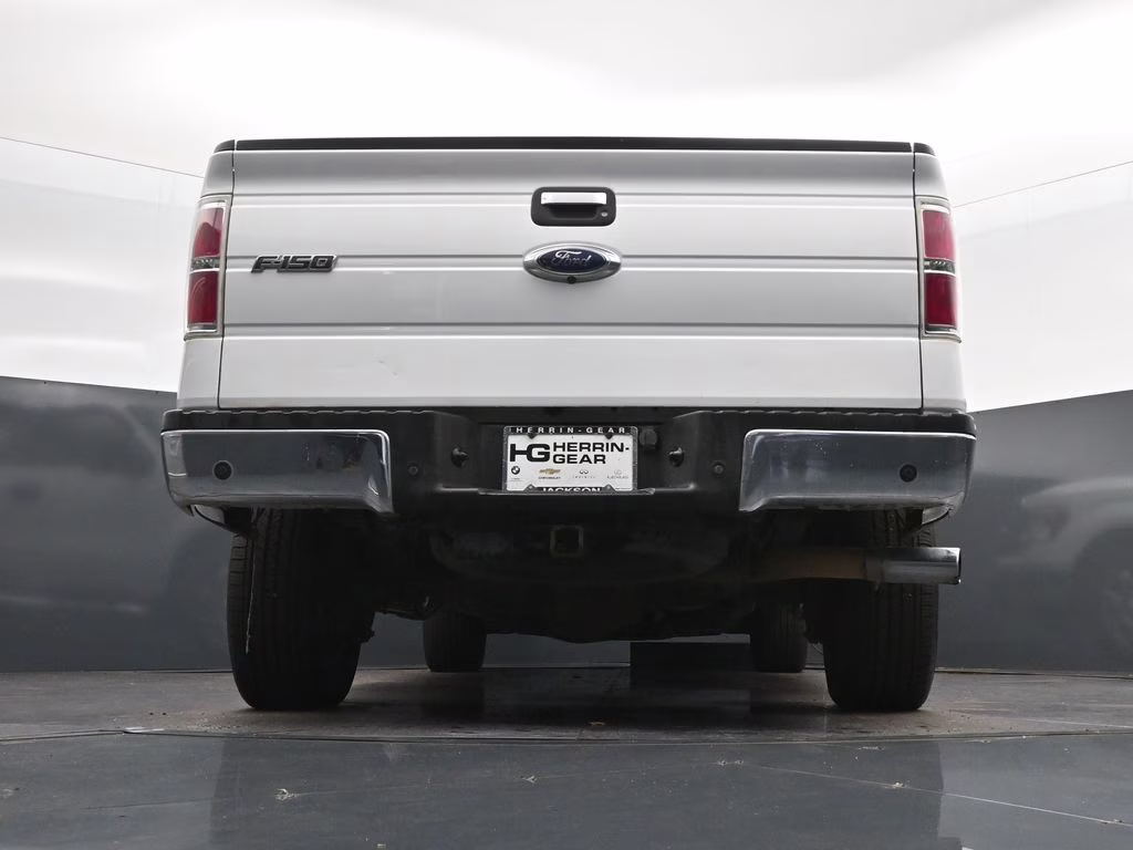 2013 Oxford White Ford F-150 XLT RWD Truck