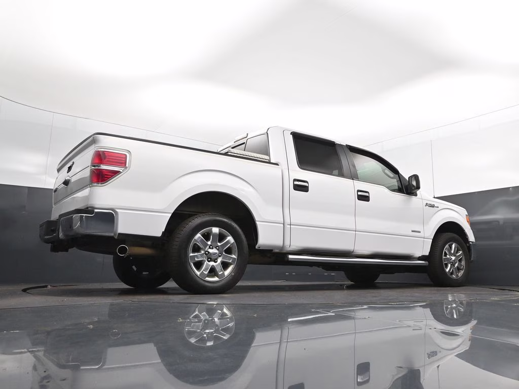 2013 Oxford White Ford F-150 XLT RWD Truck