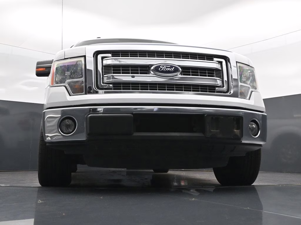 2013 Oxford White Ford F-150 XLT RWD Truck