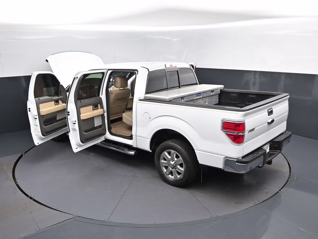 2013 Oxford White Ford F-150 XLT RWD Truck