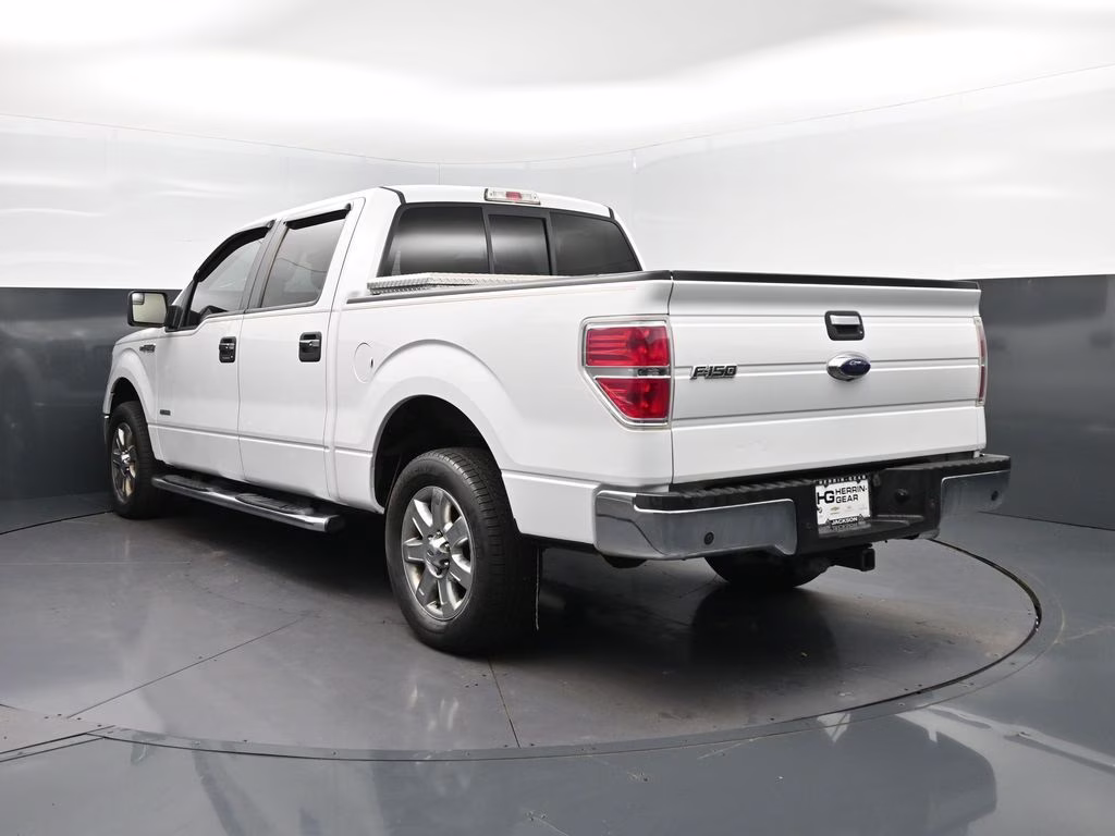 2013 Oxford White Ford F-150 XLT RWD Truck