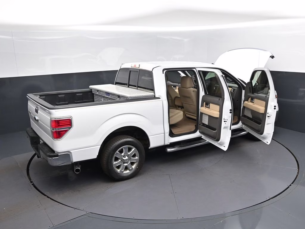 2013 Oxford White Ford F-150 XLT RWD Truck