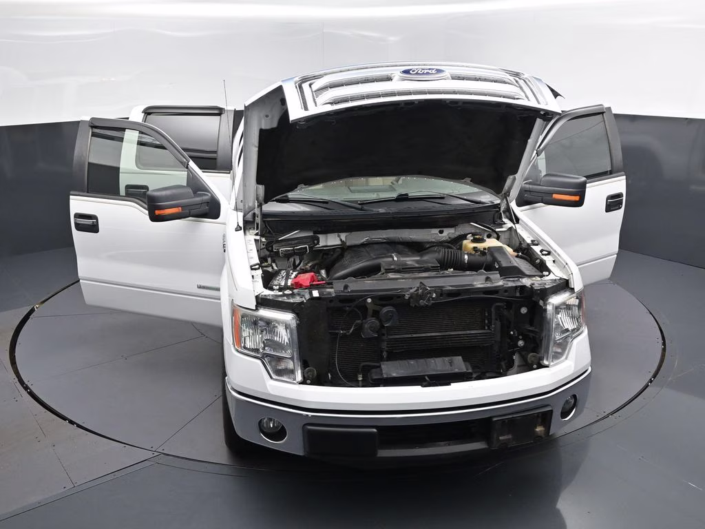 2013 Oxford White Ford F-150 XLT RWD Truck