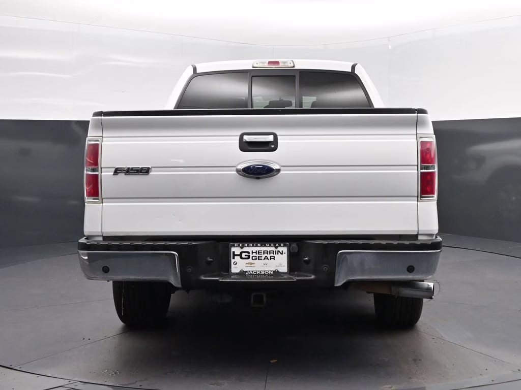 2013 Oxford White Ford F-150 XLT RWD Truck