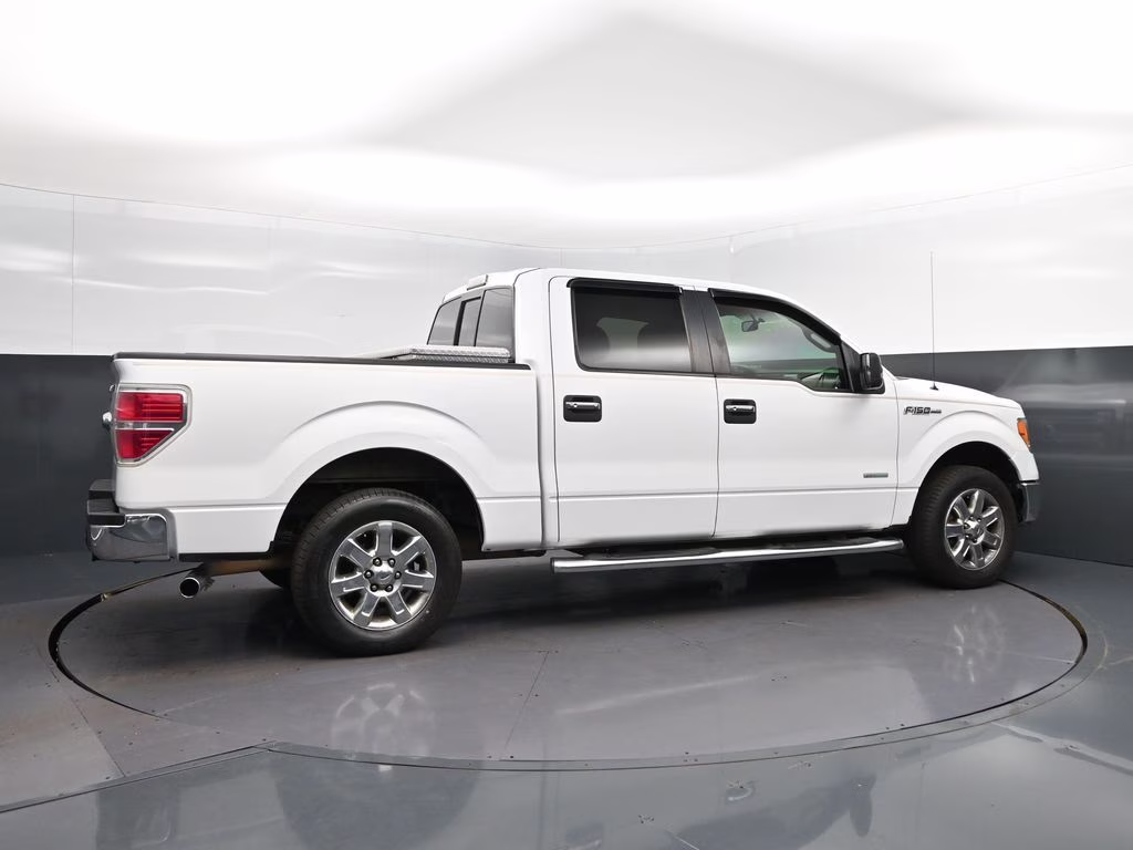 2013 Oxford White Ford F-150 XLT RWD Truck