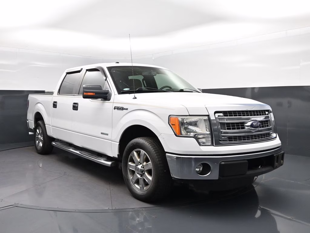 2013 Oxford White Ford F-150 XLT RWD Truck
