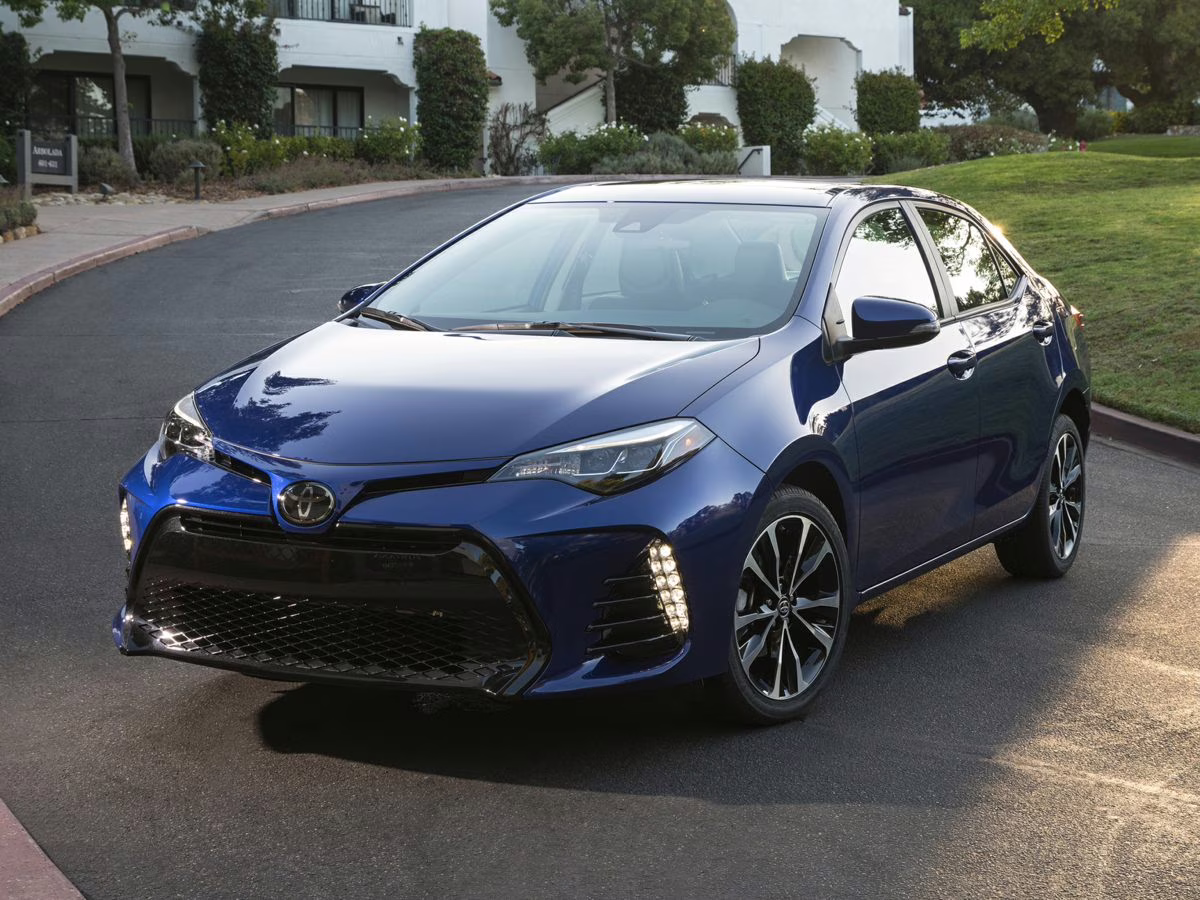 2018 Aqua Toyota Corolla SE FWD Sedan
