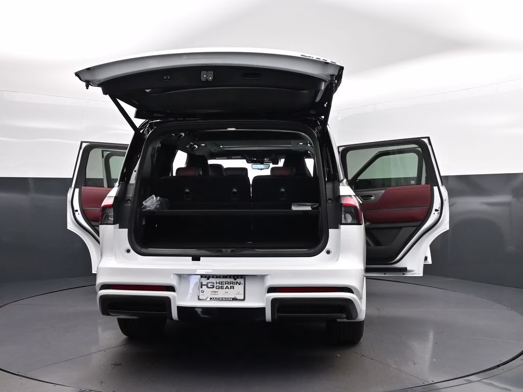 2026 White / Black INFINITI QX80 AUTOGRAPH 4X4 SUV