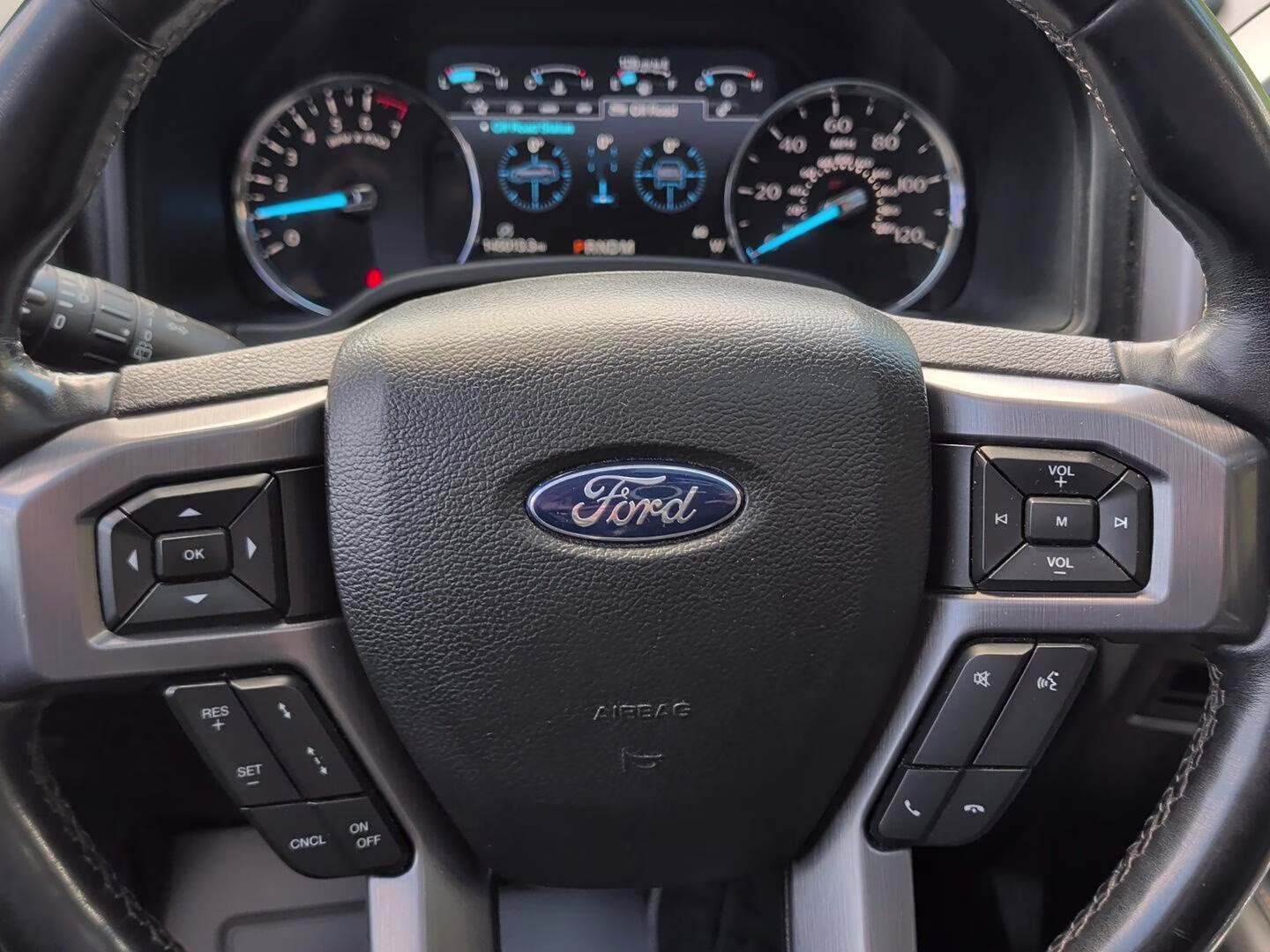 2019 White Platinum Metallic Tri-Coat Ford Expedition Platinum 4X4 Crossover