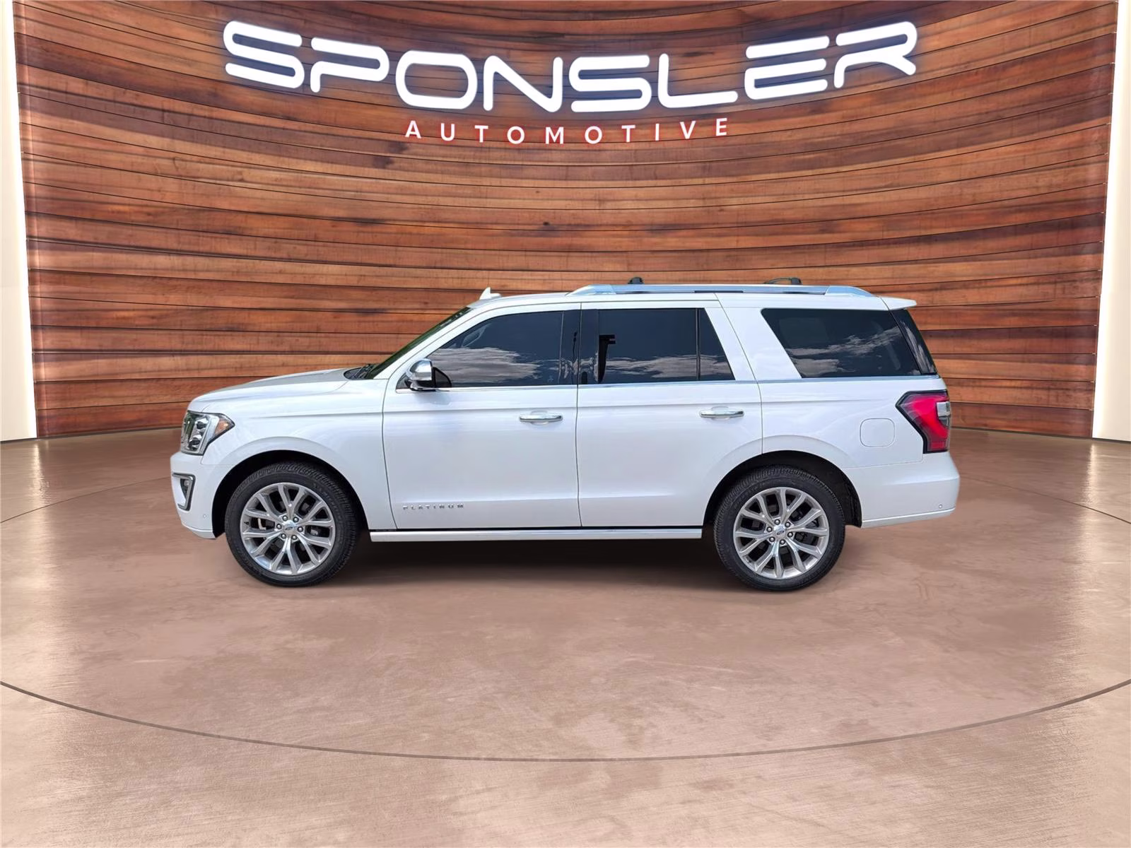 2019 White Platinum Metallic Tri-Coat Ford Expedition Platinum 4X4 Crossover