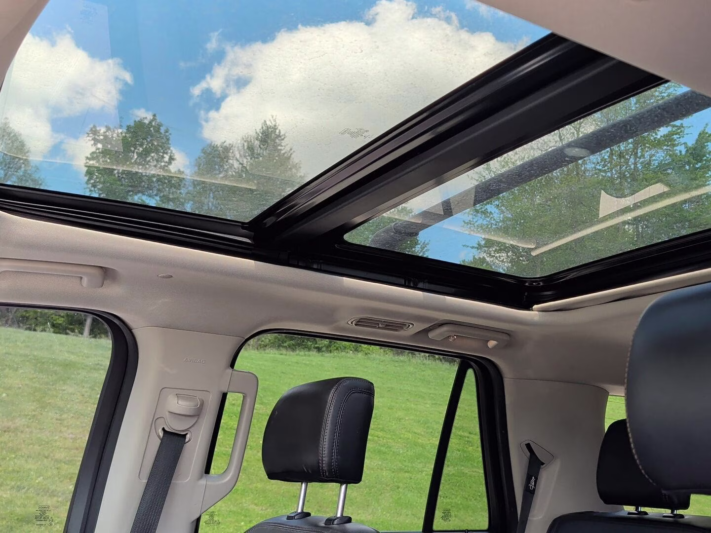 2019 White Platinum Metallic Tri-Coat Ford Expedition Platinum 4X4 Crossover