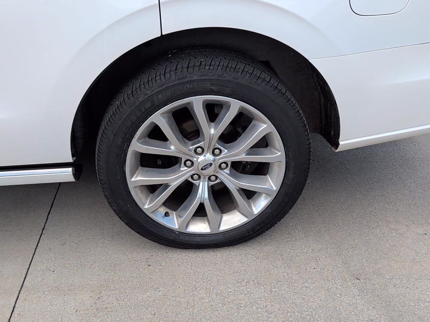 2019 White Platinum Metallic Tri-Coat Ford Expedition Platinum 4X4 Crossover