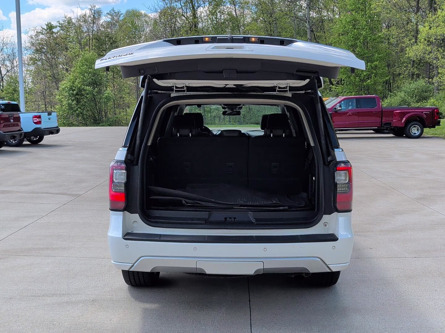 2019 White Platinum Metallic Tri-Coat Ford Expedition Platinum 4X4 Crossover
