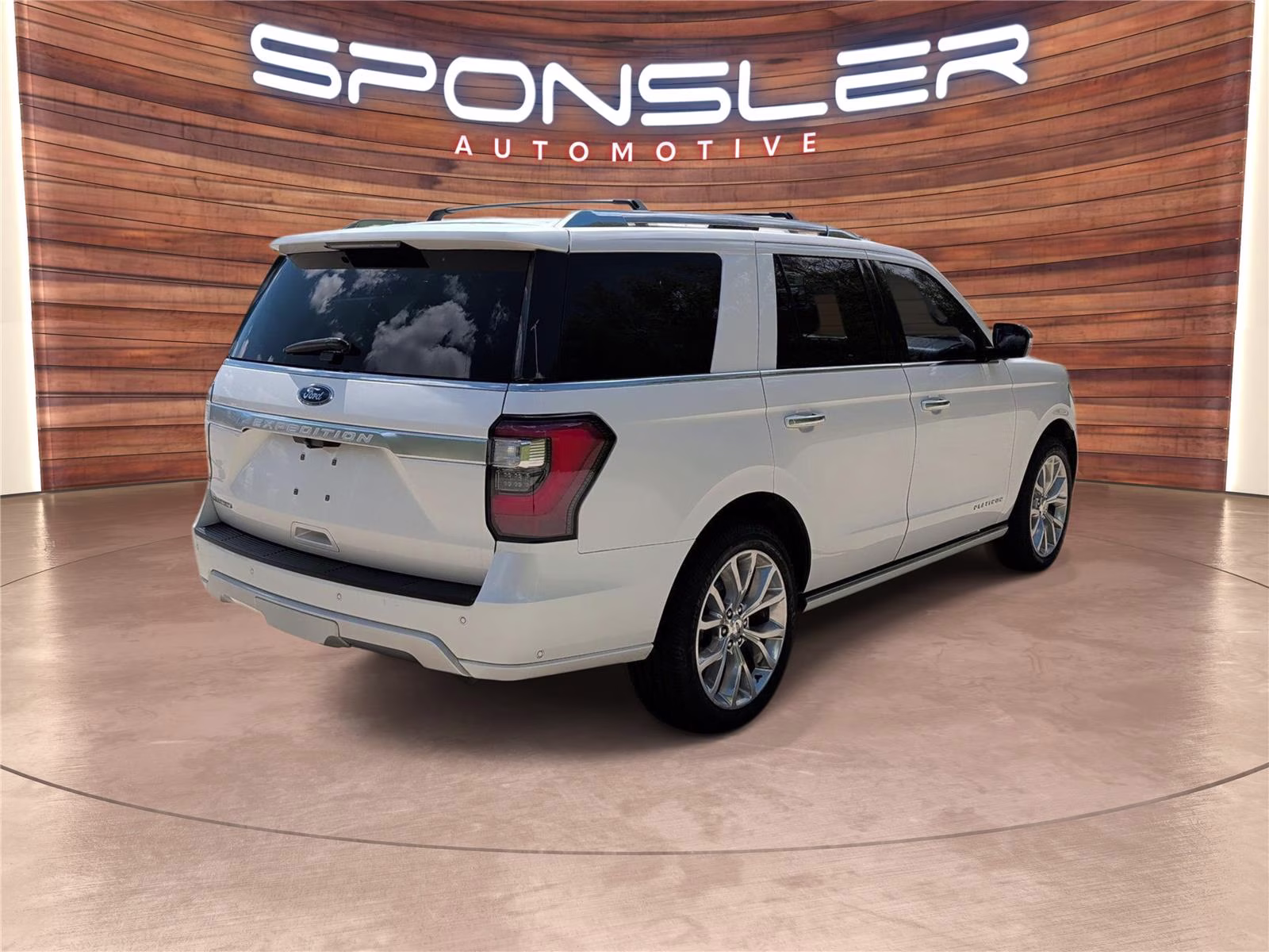 2019 White Platinum Metallic Tri-Coat Ford Expedition Platinum 4X4 Crossover