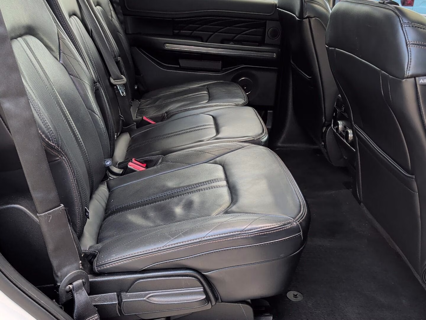 2019 White Platinum Metallic Tri-Coat Ford Expedition Platinum 4X4 Crossover
