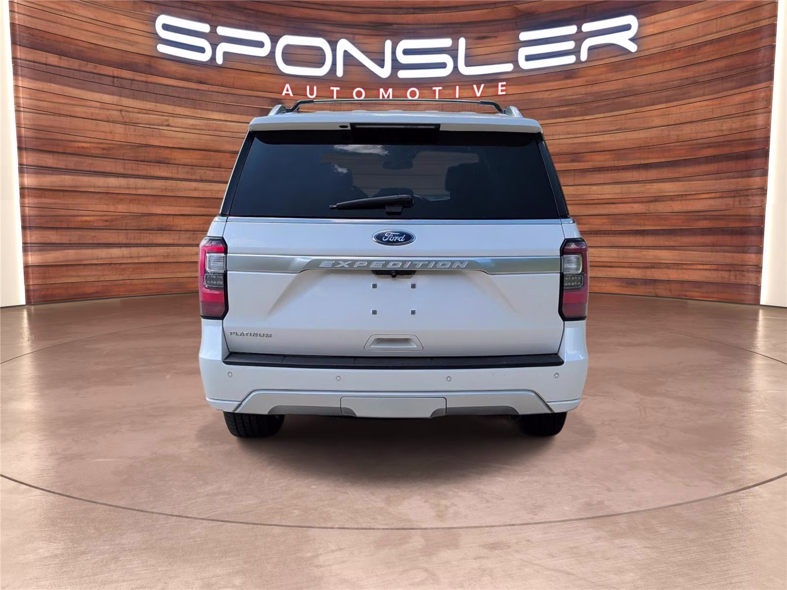 2019 White Platinum Metallic Tri-Coat Ford Expedition Platinum 4X4 Crossover