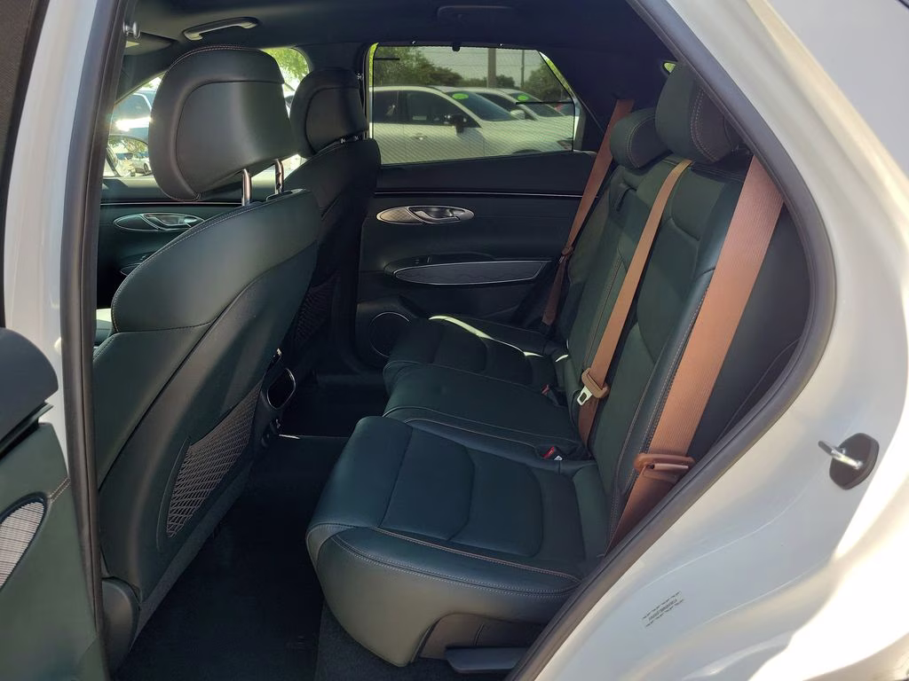 2022 Uyuni White Genesis GV70 2.5T ADVANCED AWD SUV