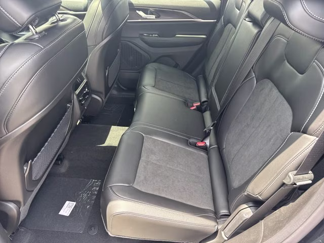 2026 Diamond Black Crystal Pearlcoat Jeep Grand Cherokee Laredo Altitude RWD SUV