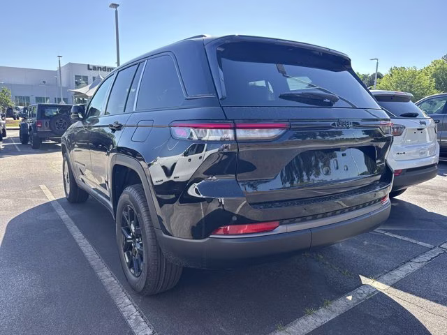 2026 Diamond Black Crystal Pearlcoat Jeep Grand Cherokee Laredo Altitude RWD SUV