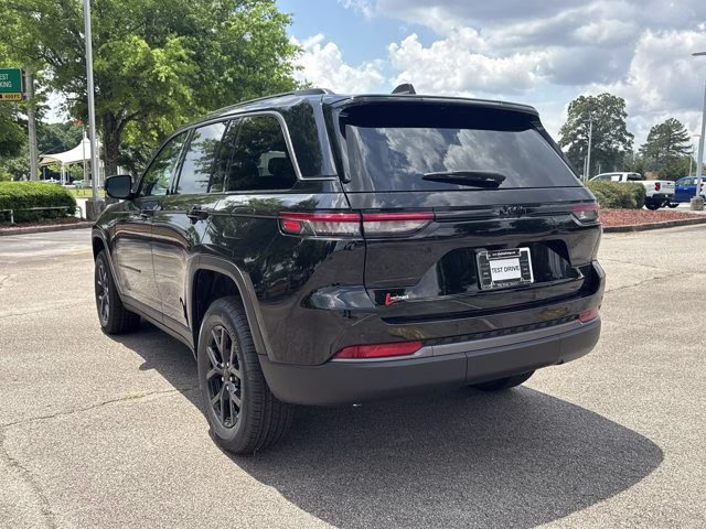 2026 Diamond Black Crystal Pearlcoat Jeep Grand Cherokee Laredo Altitude RWD SUV