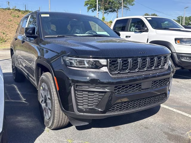 2026 Diamond Black Crystal Pearlcoat Jeep Grand Cherokee Laredo Altitude RWD SUV