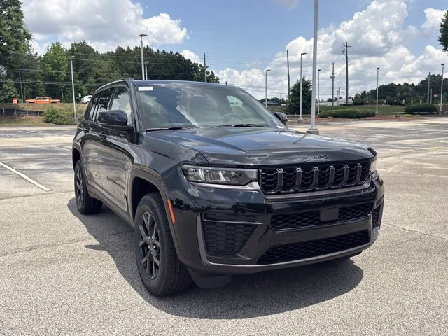 2026 Diamond Black Crystal Pearlcoat Jeep Grand Cherokee Laredo Altitude RWD SUV