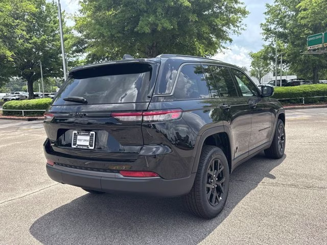 2026 Diamond Black Crystal Pearlcoat Jeep Grand Cherokee Laredo Altitude RWD SUV