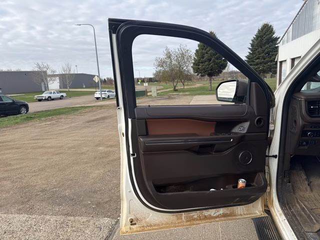 2024 White Metallic Ford Expedition Max King Ranch 4X4 SUV