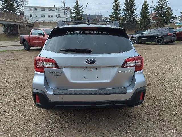 2018 Ice Silver Metallic Subaru Outback 2.5i Premium AWD SUV