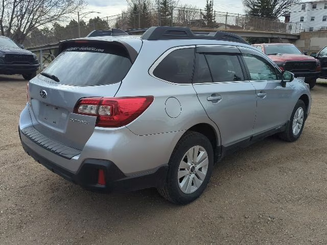 2018 Ice Silver Metallic Subaru Outback 2.5i Premium AWD SUV