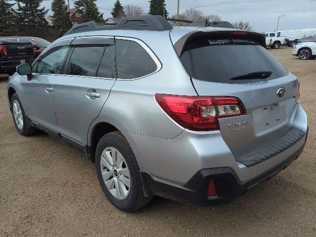 2018 Ice Silver Metallic Subaru Outback 2.5i Premium AWD SUV