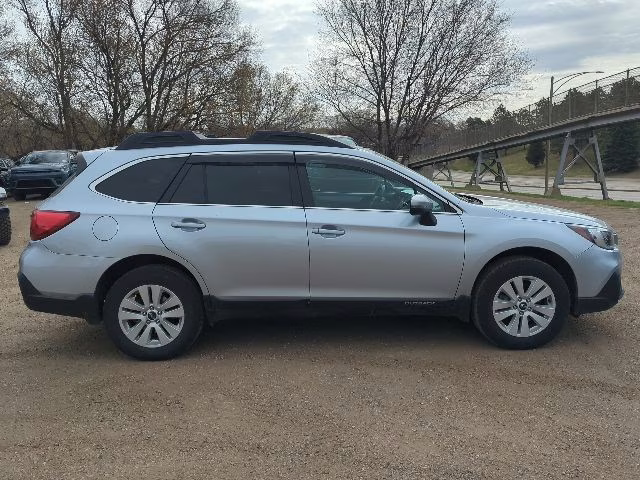 2018 Ice Silver Metallic Subaru Outback 2.5i Premium AWD SUV