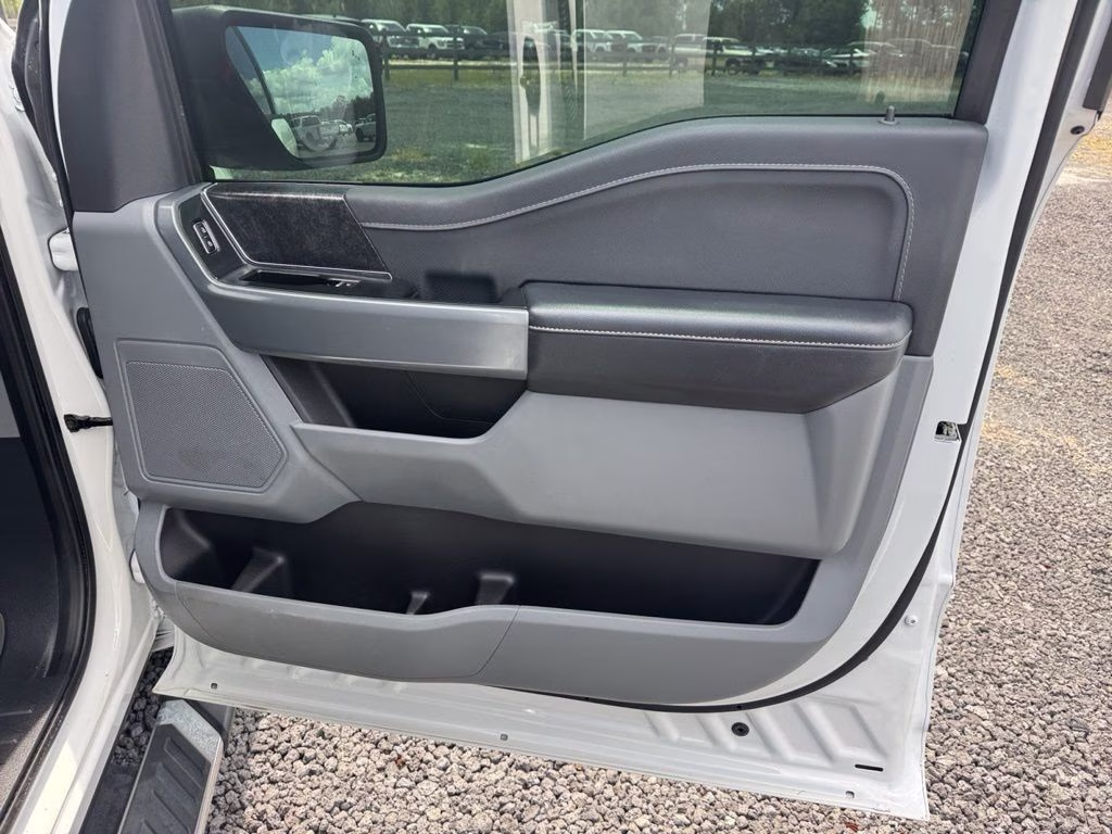 2023 Oxford White Ford F-150 XLT 4X4 Truck