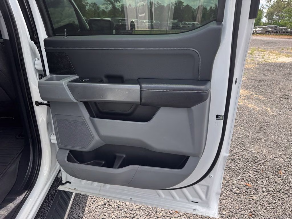 2023 Oxford White Ford F-150 XLT 4X4 Truck