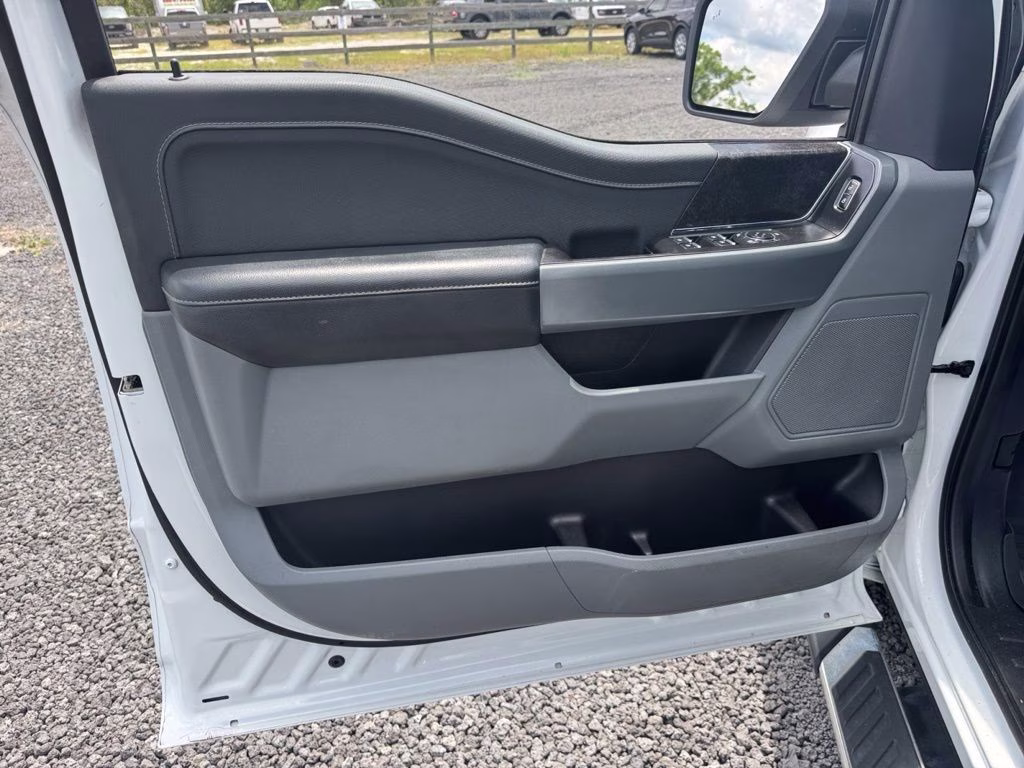 2023 Oxford White Ford F-150 XLT 4X4 Truck