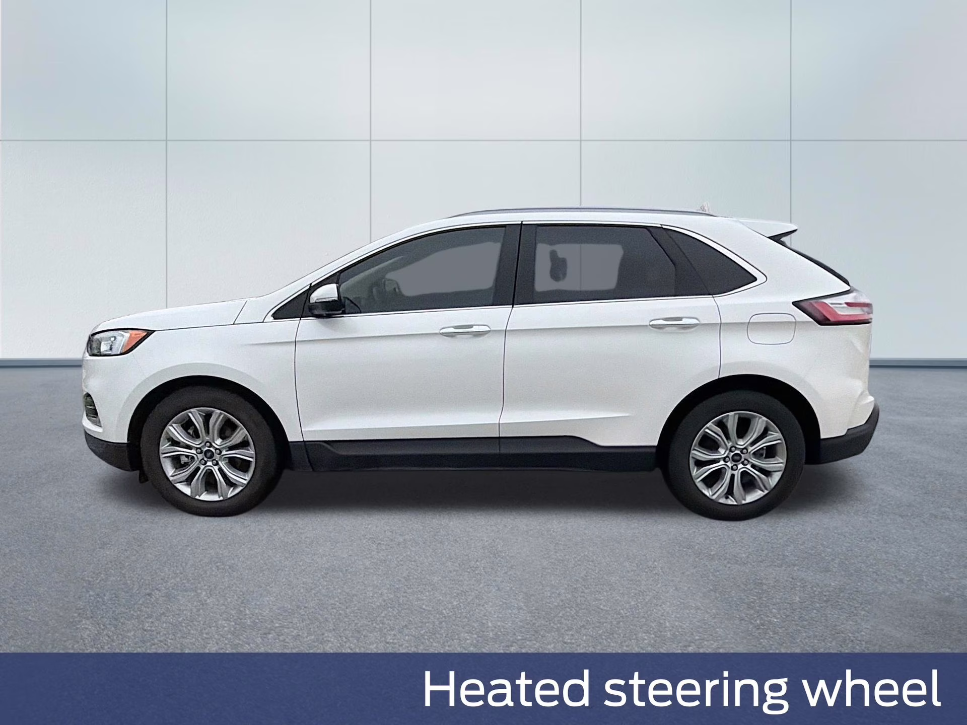 2020 Star White Metallic Tri-Coat Ford Edge Titanium FWD SUV