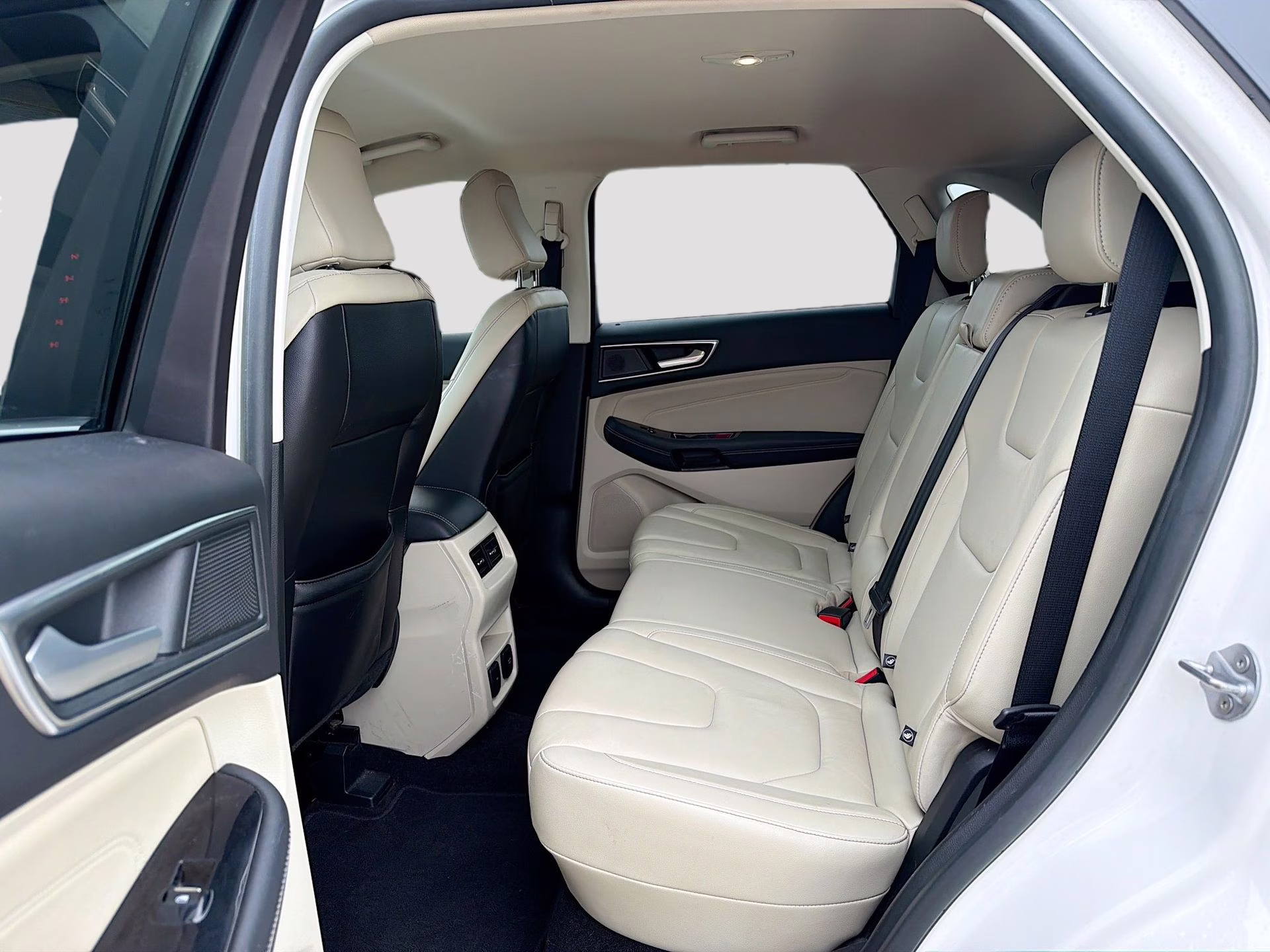 2020 Star White Metallic Tri-Coat Ford Edge Titanium FWD SUV