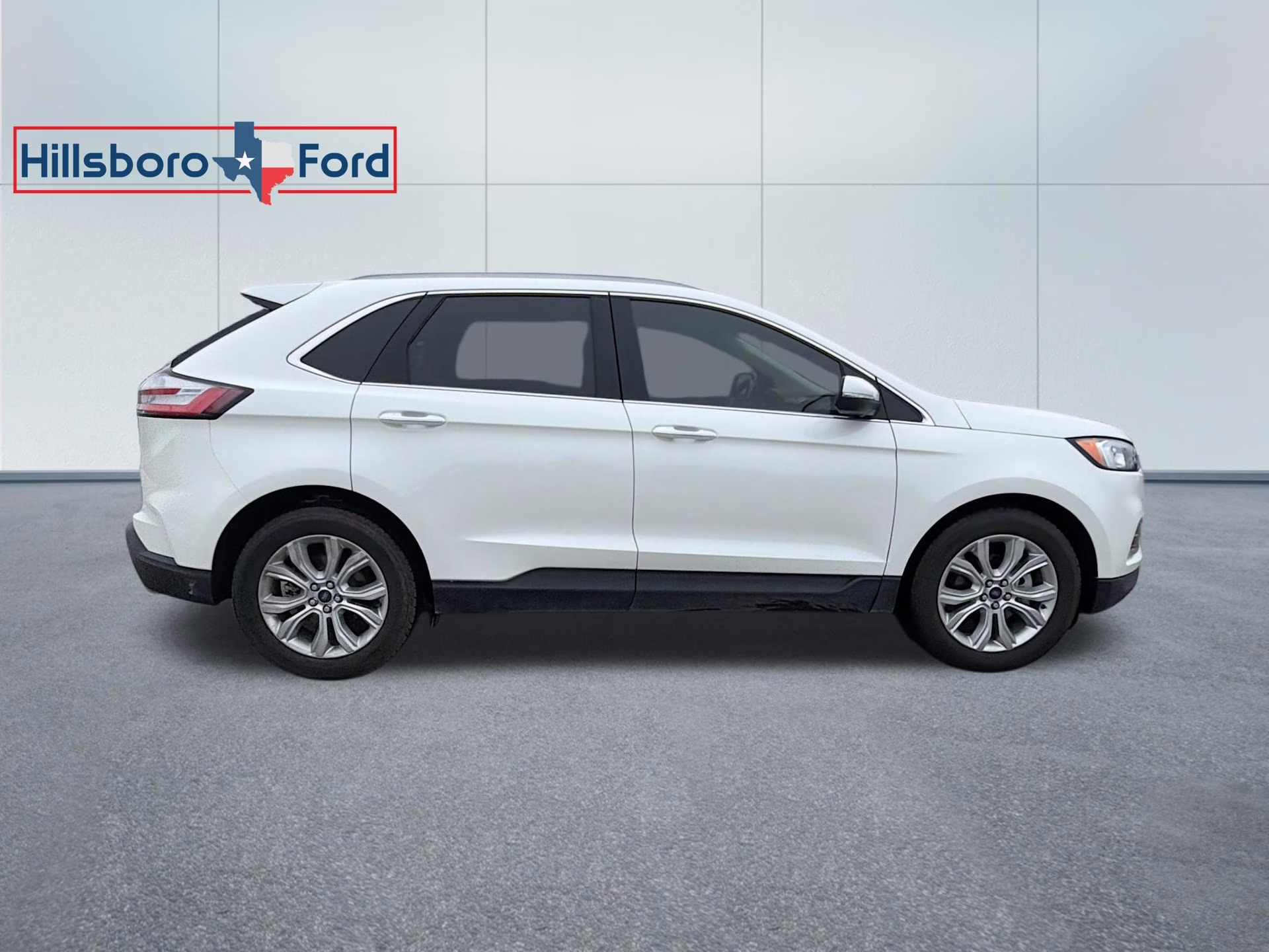 2020 Star White Metallic Tri-Coat Ford Edge Titanium FWD SUV