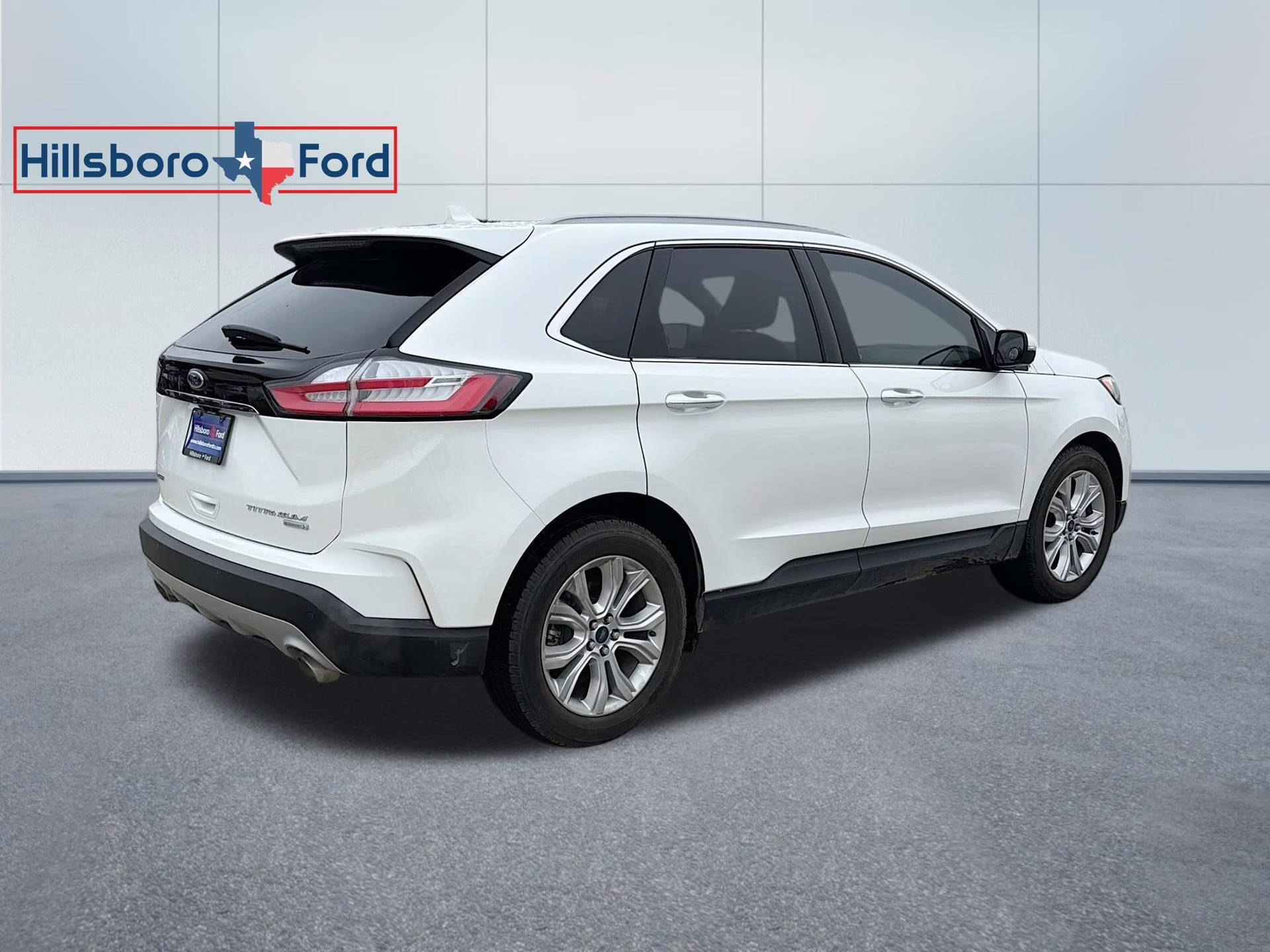 2020 Star White Metallic Tri-Coat Ford Edge Titanium FWD SUV