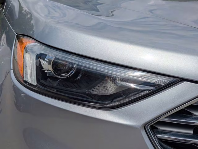 2022 Silver Metallic Ford Edge SEL AWD SUV