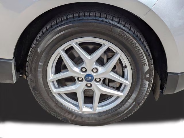 2022 Silver Metallic Ford Edge SEL AWD SUV